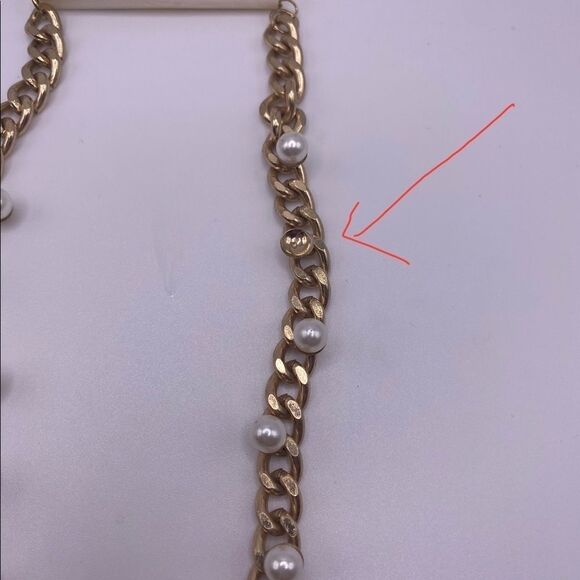 4/$20 New Look Gold & Pearl Necklace - Picture 7 of 7